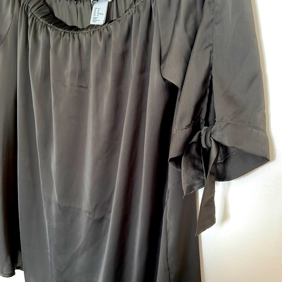 H&M - Off the Shoulder Blouse - Silk/Satin - Deep Dark Green - Picture 3 of 5